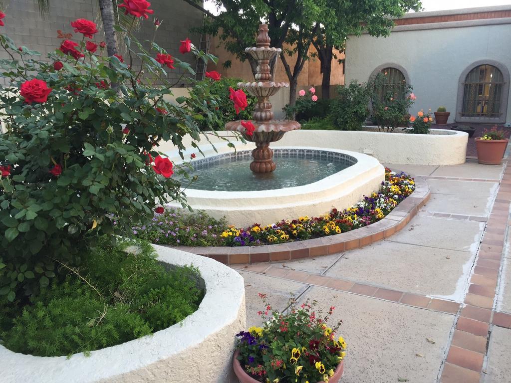 Ramada Tucson East Hotel Bagian luar foto