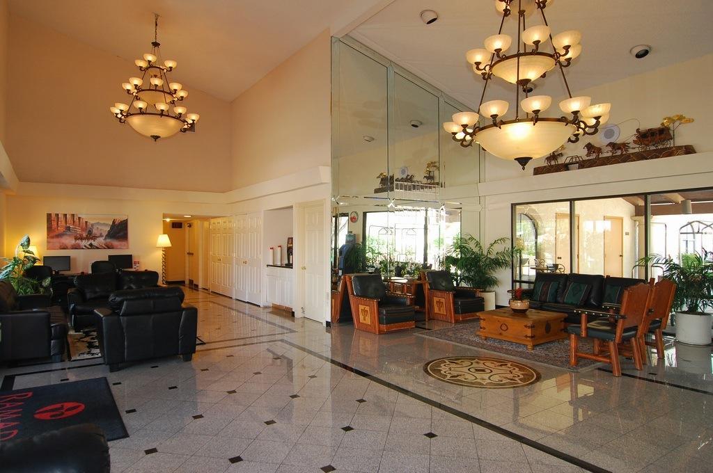 Ramada Tucson East Hotel Bagian luar foto