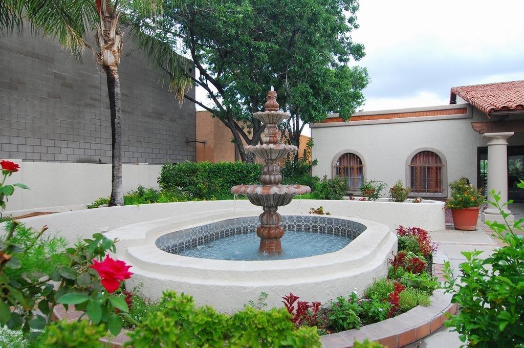 Ramada Tucson East Hotel Bagian luar foto