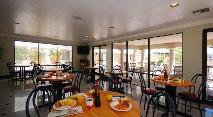 Ramada Tucson East Hotel Bagian luar foto