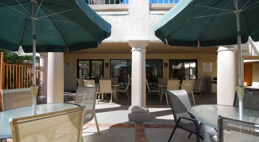 Ramada Tucson East Hotel Bagian luar foto